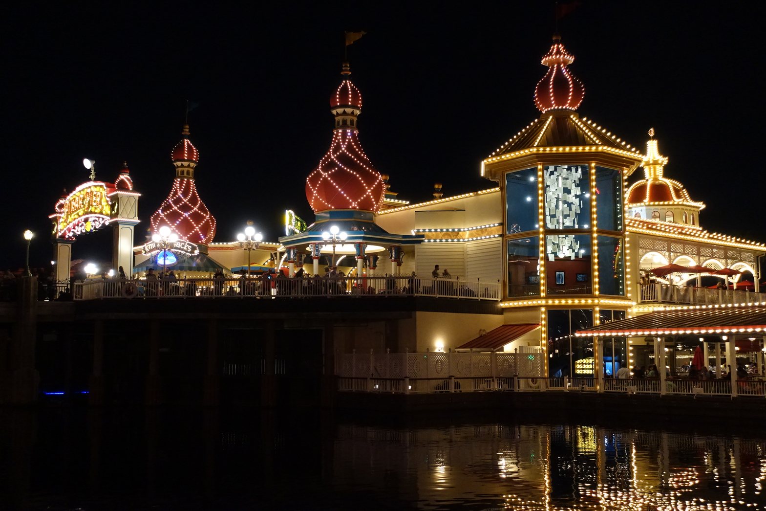 Lamplight Lounge — Boardwalk Dining